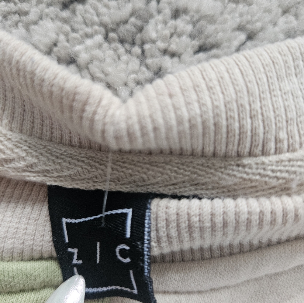 Colorblock Sweatshirt - Picture 7 of 10